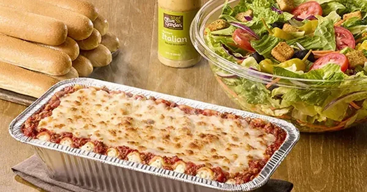 Olive Garden Family-Style Lasagna Bundle