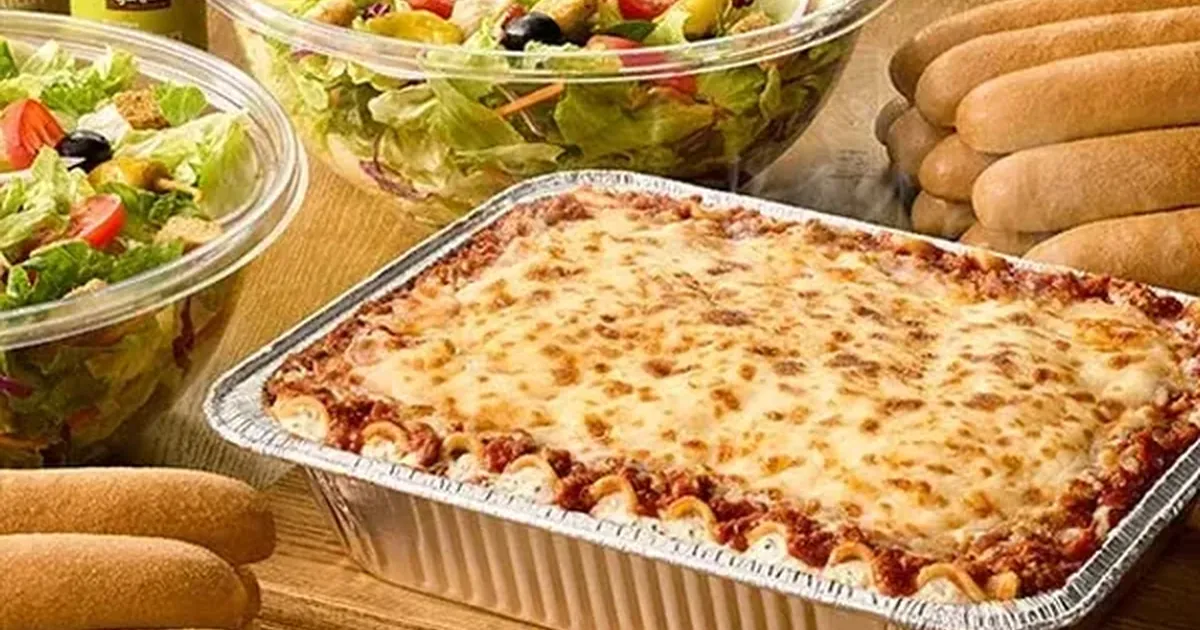 Olive Garden Large Family-Style Lasagna Bundle